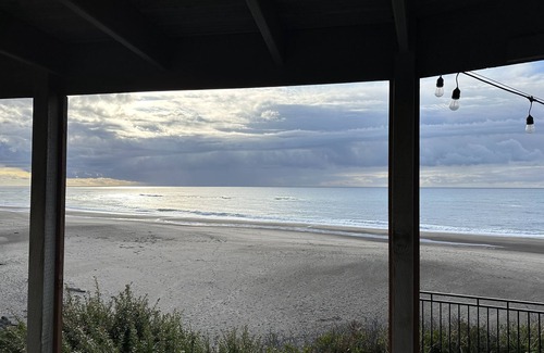 Gleneden Beach Apartment | Luxury beachfront property with amazing views, hot tub and steps to the beach.