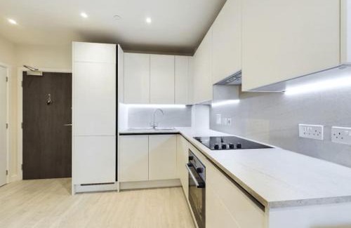 Marlborough Apartment | Luxury & Bright Apartment-Near Tube & Shops -Gym Access