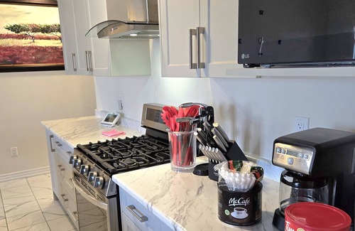 Thorold House | Luxury bungalow near Niagara fall (12 minutes Away)