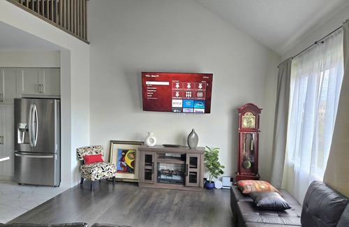 Thorold House | Luxury bungalow near Niagara fall (12 minutes Away)