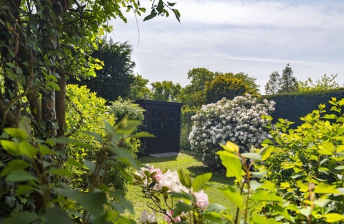 Ouddorp House | Luxury bungalow suitable for 4 persons. 1 km away from the beach/center.