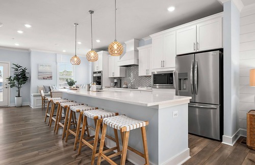 Caine Woods Condo | Luxury by the Shore | Custom Staged