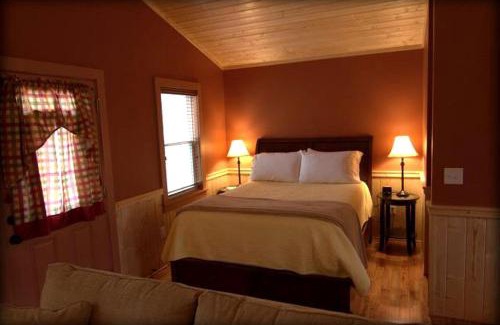 Elkin House | Luxury Cabin Rental with Beautiful Water Views near Charlotte, North Carolina