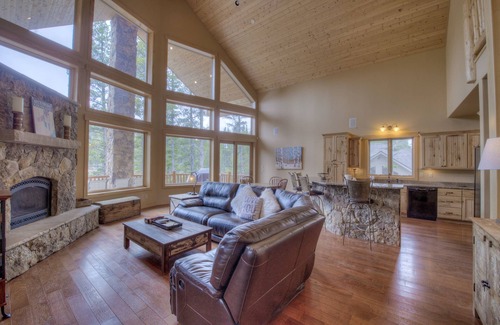 Blue River Cabin | Luxury Cabin - views, location, perfect for families, 4 miles from Breckenridge