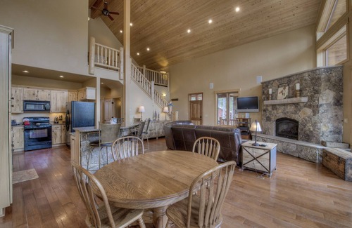 Blue River Cabin | Luxury Cabin - views, location, perfect for families, 4 miles from Breckenridge