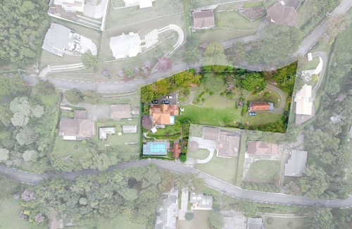 Alto do Capivari House | Luxury Campos do Jordão House in Alto do Capivari 4km from Baden for up to 20 p.
