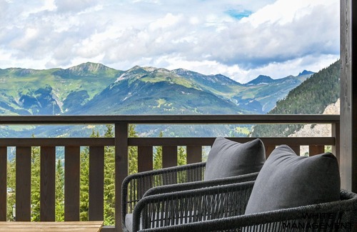 Courchevel Ski Chalet | Luxury chalet at the entrance of le Belvédère