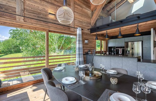 Demi-Quartier Ski Chalet | Luxury Chalet for 12 near La Princesse Pistes with Gym and Fireplace