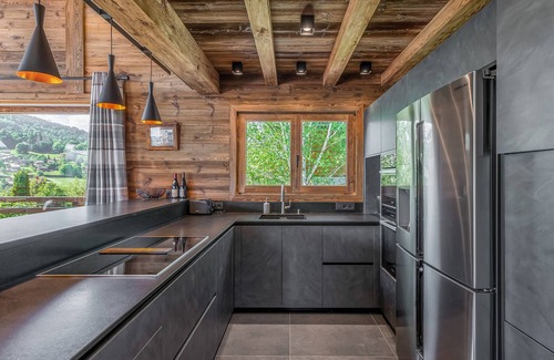 Demi-Quartier Ski Chalet | Luxury Chalet for 12 near La Princesse Pistes with Gym and Fireplace