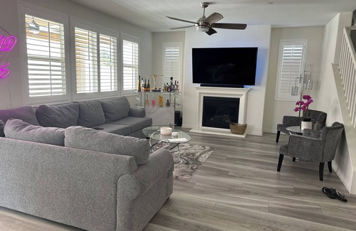 Corona Bed & Breakfast | Luxury Charming bed & breakfast in beautiful Mountain View home by Glen Ivy Spa