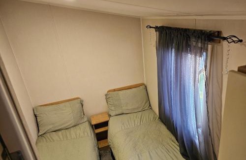 Streatham South House | Luxury Chichester caravan Seaside Retreat