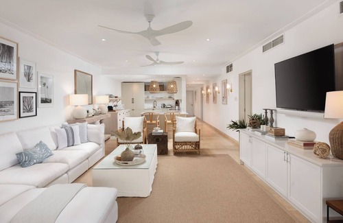 Old Trees Bay Condo | Luxury Condo on Beach - Coral Cove 7