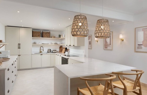 Old Trees Bay Condo | Luxury Condo on Beach - Coral Cove 7