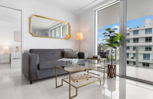 Bay Harbor Islands House | Luxury Condo with Rooftop Pool - 5-Min to Beach