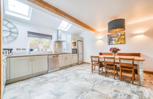New Forest District House | Luxury Cottage in the New Forest with Log Burner