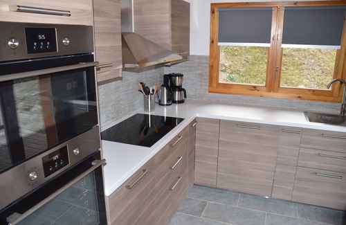 Oz Ski Chalet | Luxury detached 10 person chalet near the ski slope in Oz/Alpe d'Huez