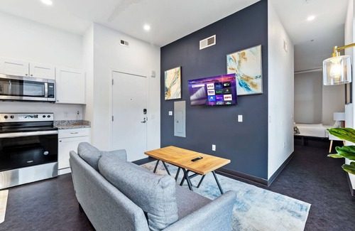 Downtown Pittsburgh Apartment | Luxury Downtown Spot Just Minutes to the Game!