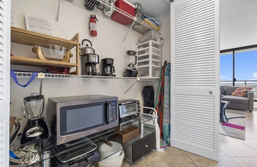 Downtown Hollywood Condo | Luxury Dwntwn Condo In The Sky – 1 Mile To Beach – King Bed – W/D – 3 Balconies