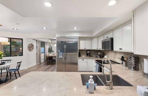 Paradise Valley Village House | Luxury Estate |Heated Pool |Mini Putt |Basketball