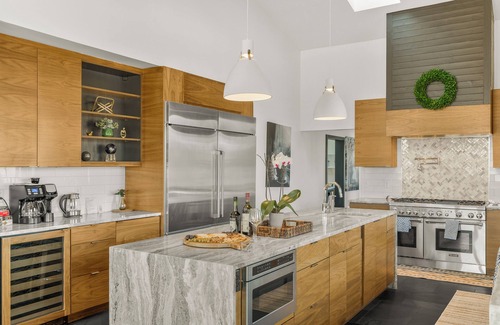 Elkton House | Luxury Estate with Mountain View and Privacy