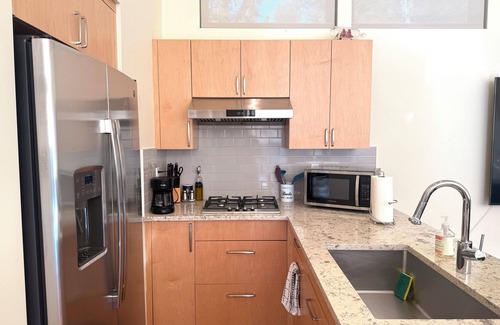 Mercer Island House | Luxury Family Escape: Pet-Friendly Mercer Island Retreat w/Pool Table & Patio