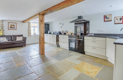 Hele House | Luxury Farmhouse Retreat with Private Hot Tub