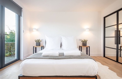 St. Andrews Cottage | Luxury Garden Cottage Spectacular Views