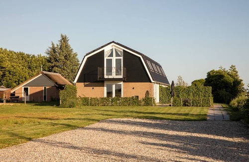 Municipality of Oudewater House | Luxury Group Accomodation Surrounded by Meadows and Close to the Major Cities