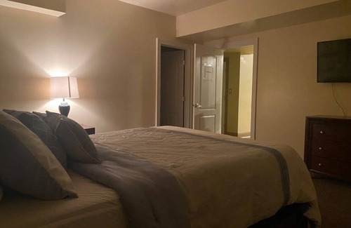 Croom House | Luxury Guest Suite in a mansion with movie theater, gameroom, executive lounge