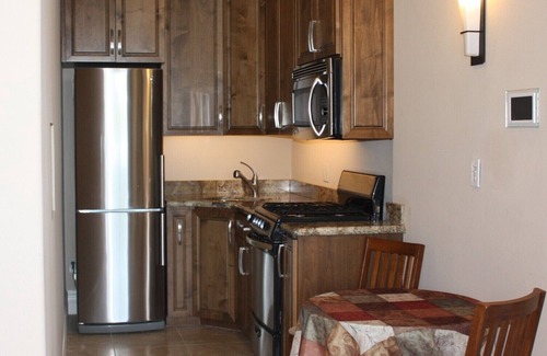 Clearlake House | Luxury Guest Suite - Sleeps 2 on Private Estate - Waterfront