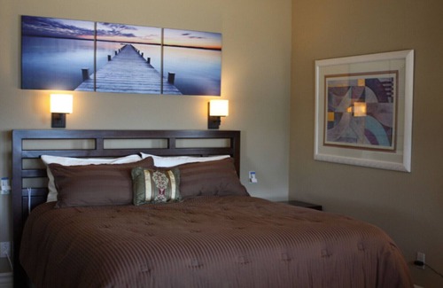 Clearlake House | Luxury Guest Suite - Sleeps 2 on Private Estate - Waterfront