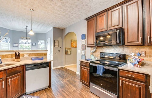 Hampton House | Luxury Hamptons 5BR Oasis with Pool Retreat