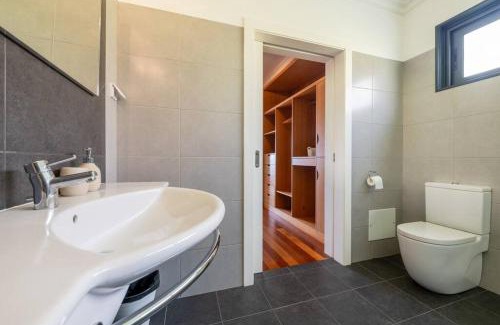 Canhas Villa | Luxury Haven: Heated Pool, AC & Sun