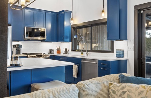 Hermosa House | Luxury home near Mt Rushmore! King beds in 3 of 4 bedrooms!