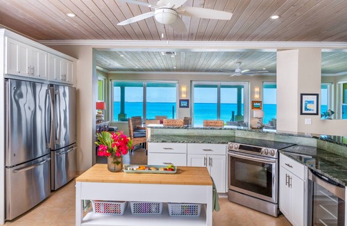 Tar Bay House | Luxury Home on Pristine Beach