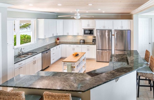 Tar Bay House | Luxury Home on Pristine Beach