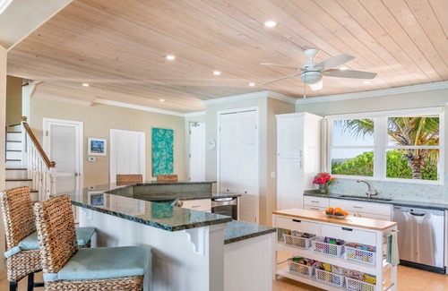 Tar Bay House | Luxury Home on Pristine Beach
