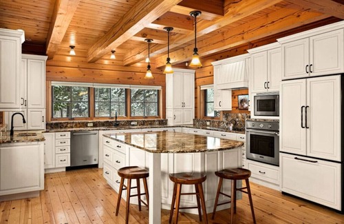 Two Harbors Cabin | Luxury Home with Guest Cabin