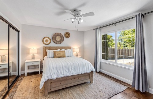 Santa Rosa House | Luxury Home with Pool/Jacuzzi and vineyard views close to Healdsburg Plaza