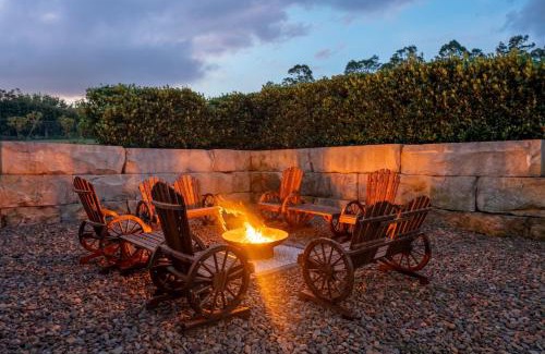 Millfield House | Luxury Hunter Valley Acreage - Heated SwimSpa - Mountain Views - Pool Table - Fire Pitt