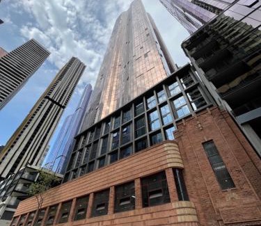 Melbourne Central Business District Apartment | Luxury Indoor Pool, Jacuzzi, Sauna and Steam