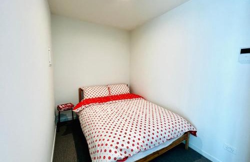 Melbourne Central Business District Apartment | Luxury Indoor Pool, Jacuzzi, Sauna and Steam