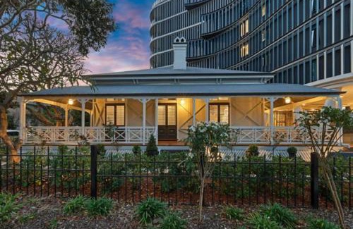Kangaroo Point House | Luxury Inner City Heritage House