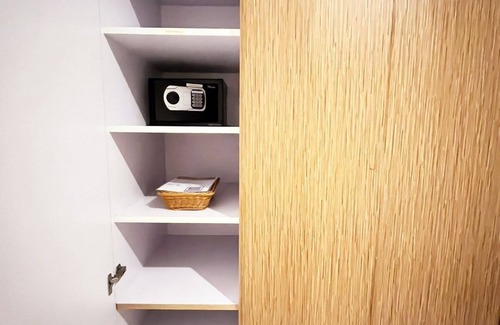 Ermita Night District Condo | Luxury King 1BR 1BA Condo w/Balcony, Bayview, Pool, Netflix