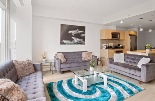 Southwest Edmonton Condo | ★Luxury King Bed Suite Century Park Ntfl,UGprk★