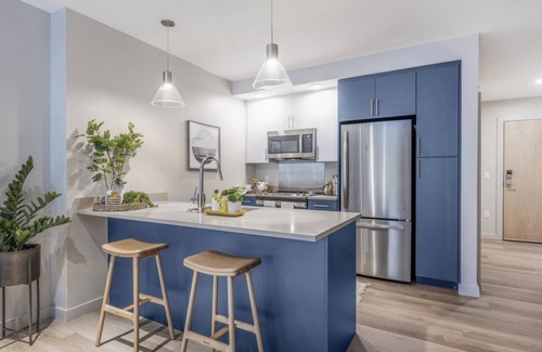 Boston Apartment | Luxury King Size Bed with rooftop, gym and pool