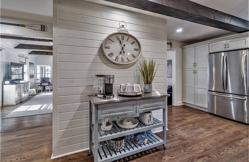 Gainesville House | Luxury Lake Front Cottage