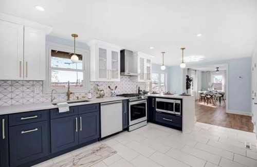 Cedar Lake House | Luxury Lakefront Getaway Sleeps 16 near Chicago Family Friendly