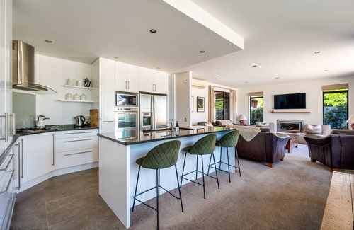 Wanaka House | Luxury Lakefront Home with Sensational Views