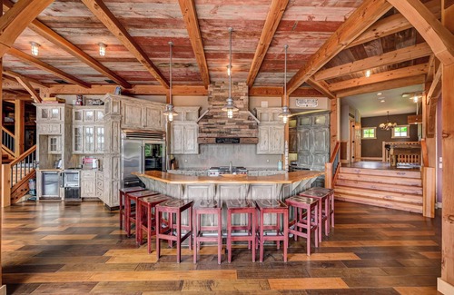 Montrose House | Luxury Lakefront Timber Frame Cabin: Hot Tub, Kayaks, Gym, Fishing, Sleeps 14+